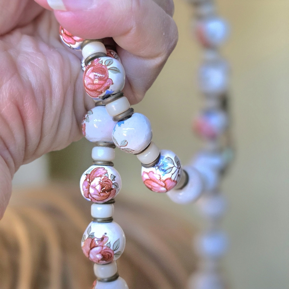 HAND PAINTED ROSES CHINA BEADS - Picture 3 of 4